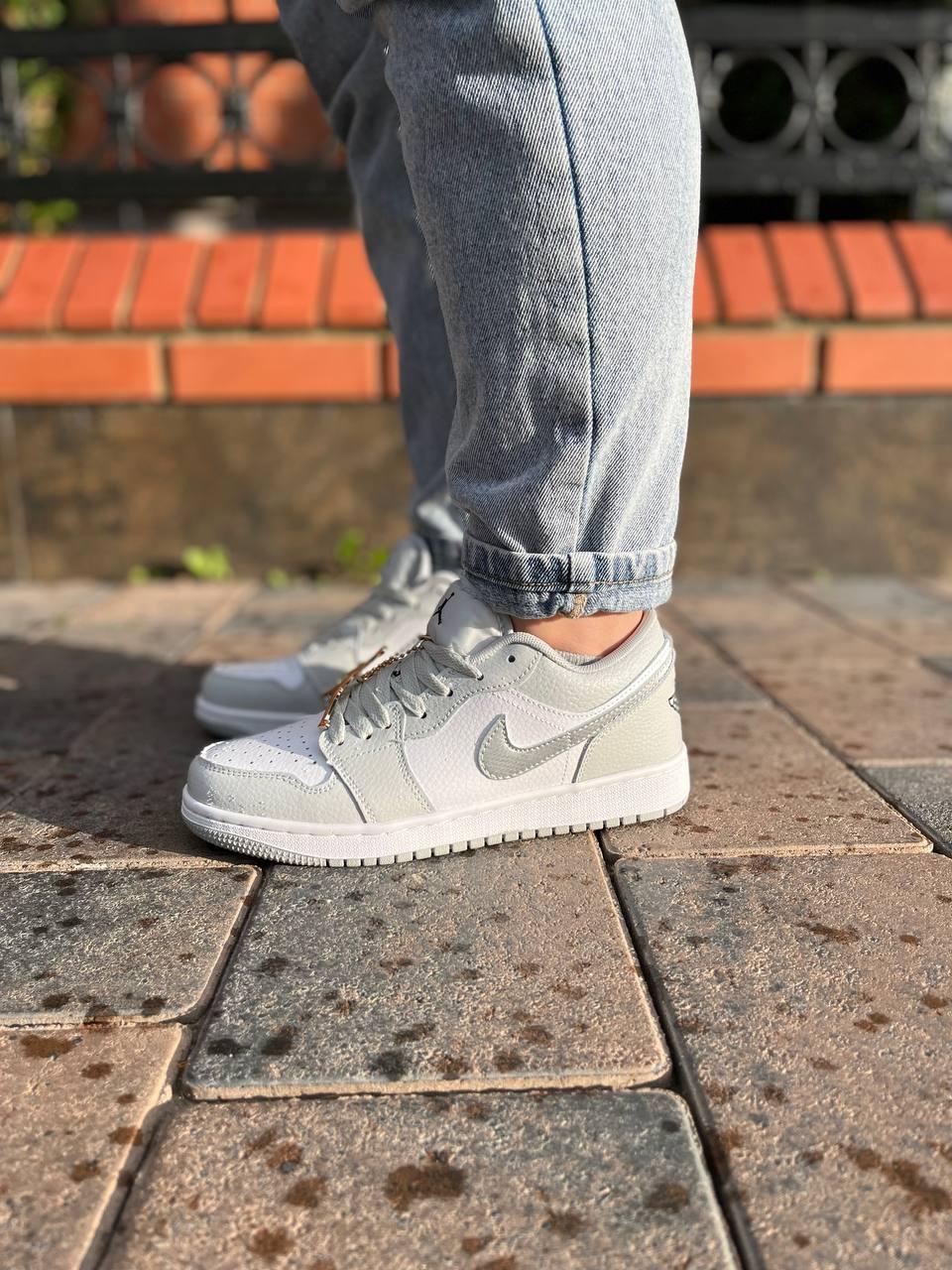 Nike Air Jordan Retro 1 Low Grey White Black Logo