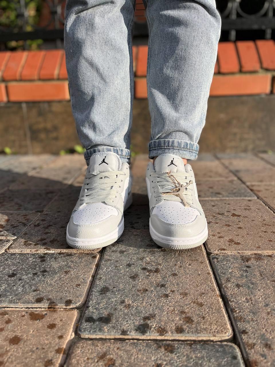 Nike Air Jordan Retro 1 Low Grey White Black Logo