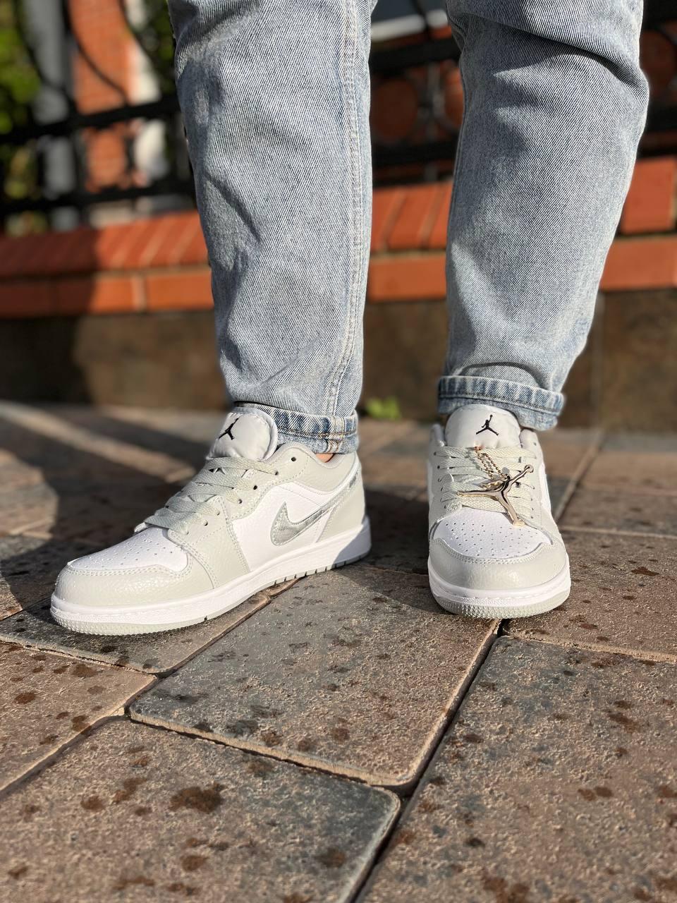 Nike Air Jordan Retro 1 Low Grey White Black Logo