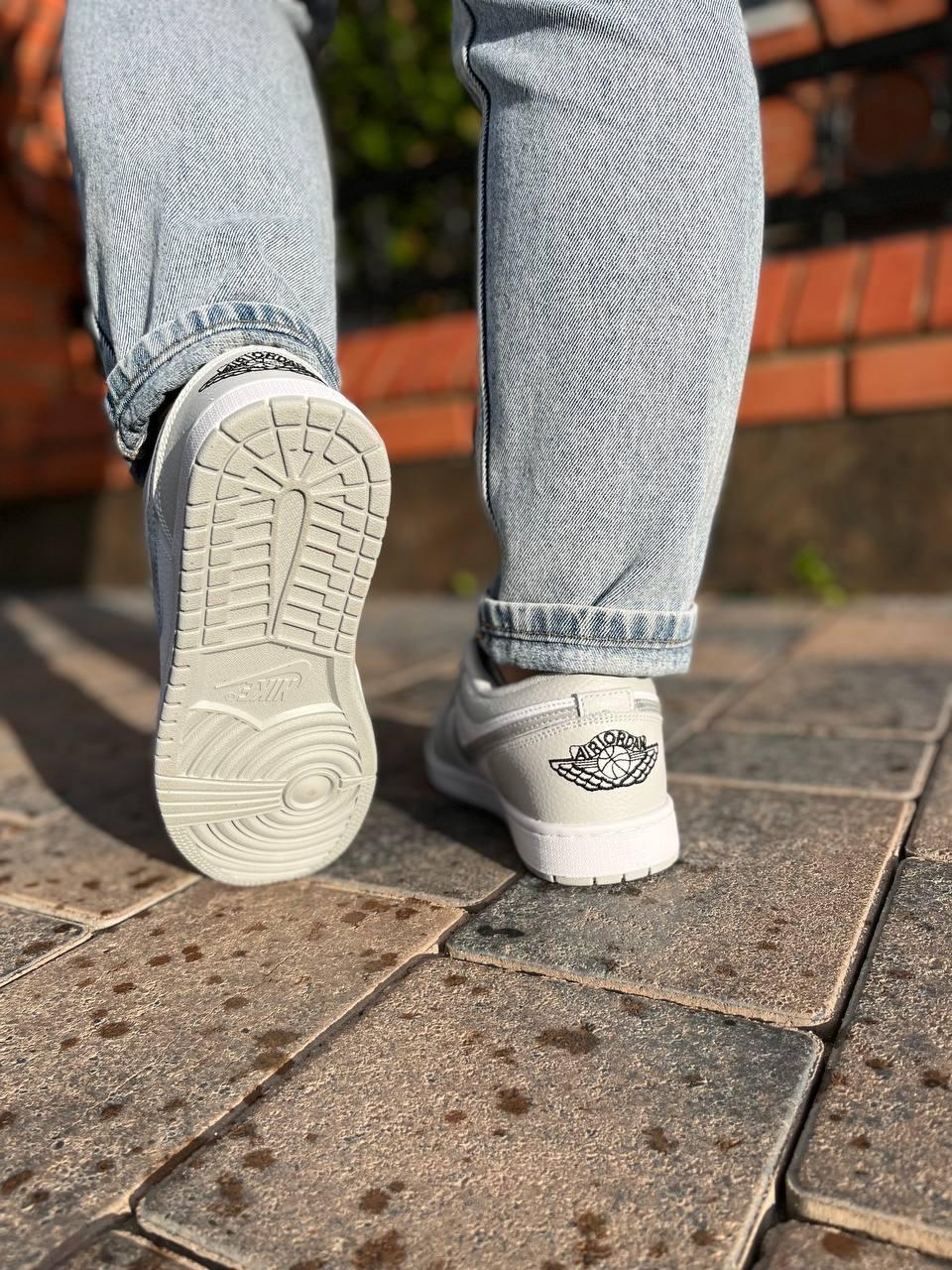 Nike Air Jordan Retro 1 Low Grey White Black Logo