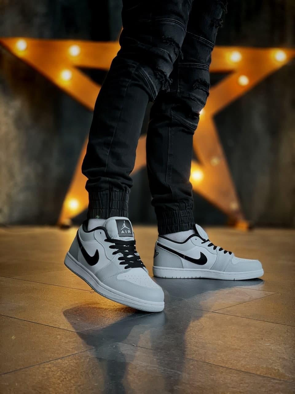 Nike Air Jordan Retro 1 Low Grey White «Black Logo»