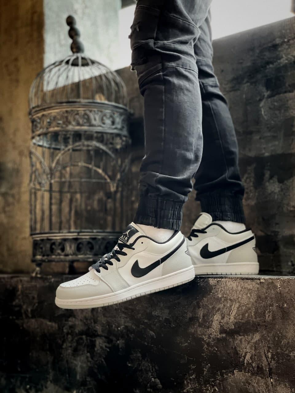 Nike Air Jordan Retro 1 Low Grey White «Black Logo»