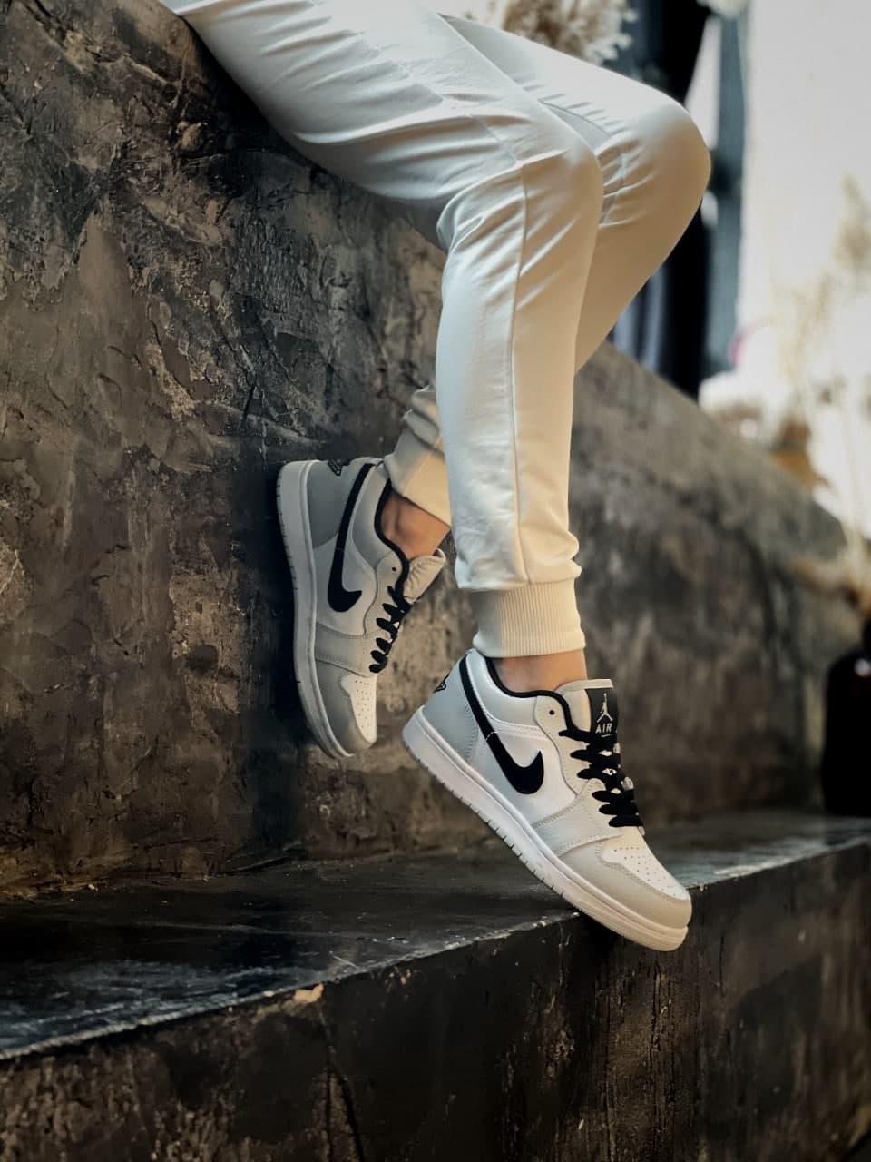 Nike Air Jordan Retro 1 Low Grey White «Black Logo»