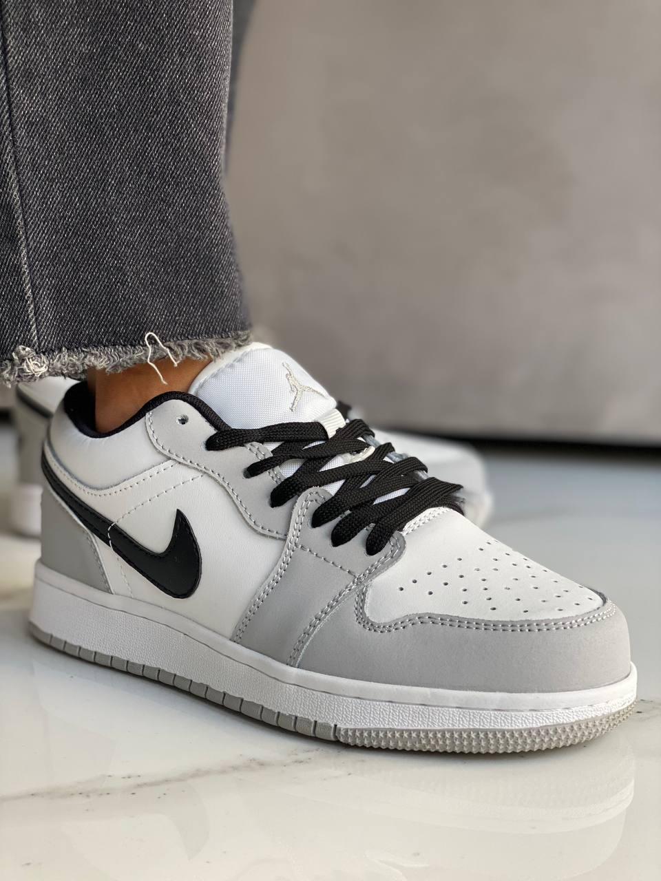 Nike Air Jordan Retro 1 Low Grey White «Black Logo»