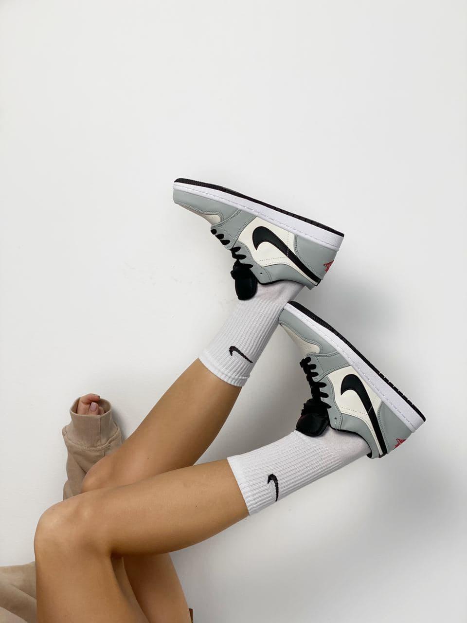 Nike Air Jordan Retro 1 Low Grey White Black 1