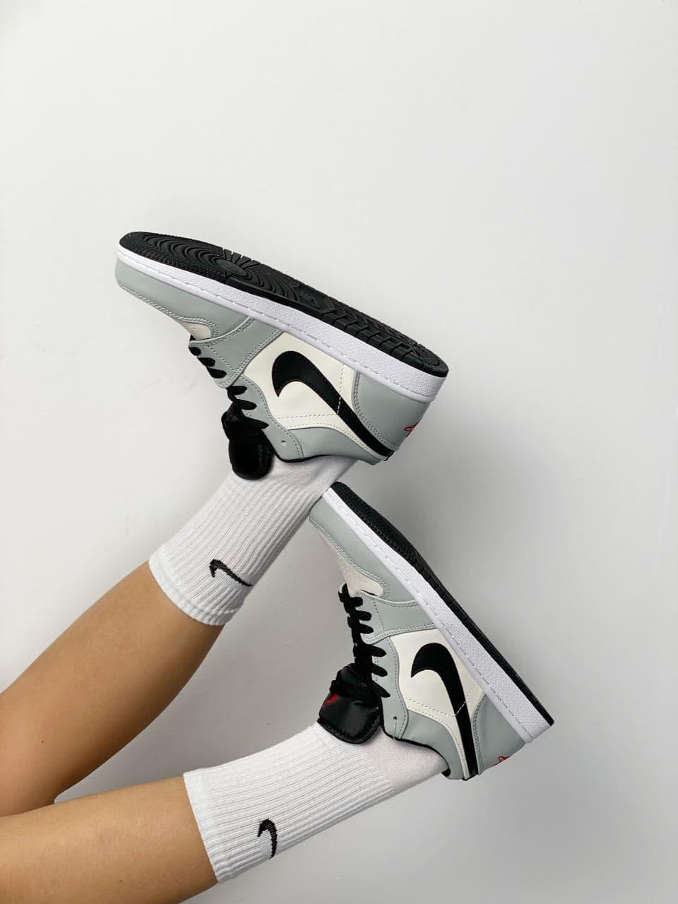 Nike Air Jordan Retro 1 Low Grey White Black 1