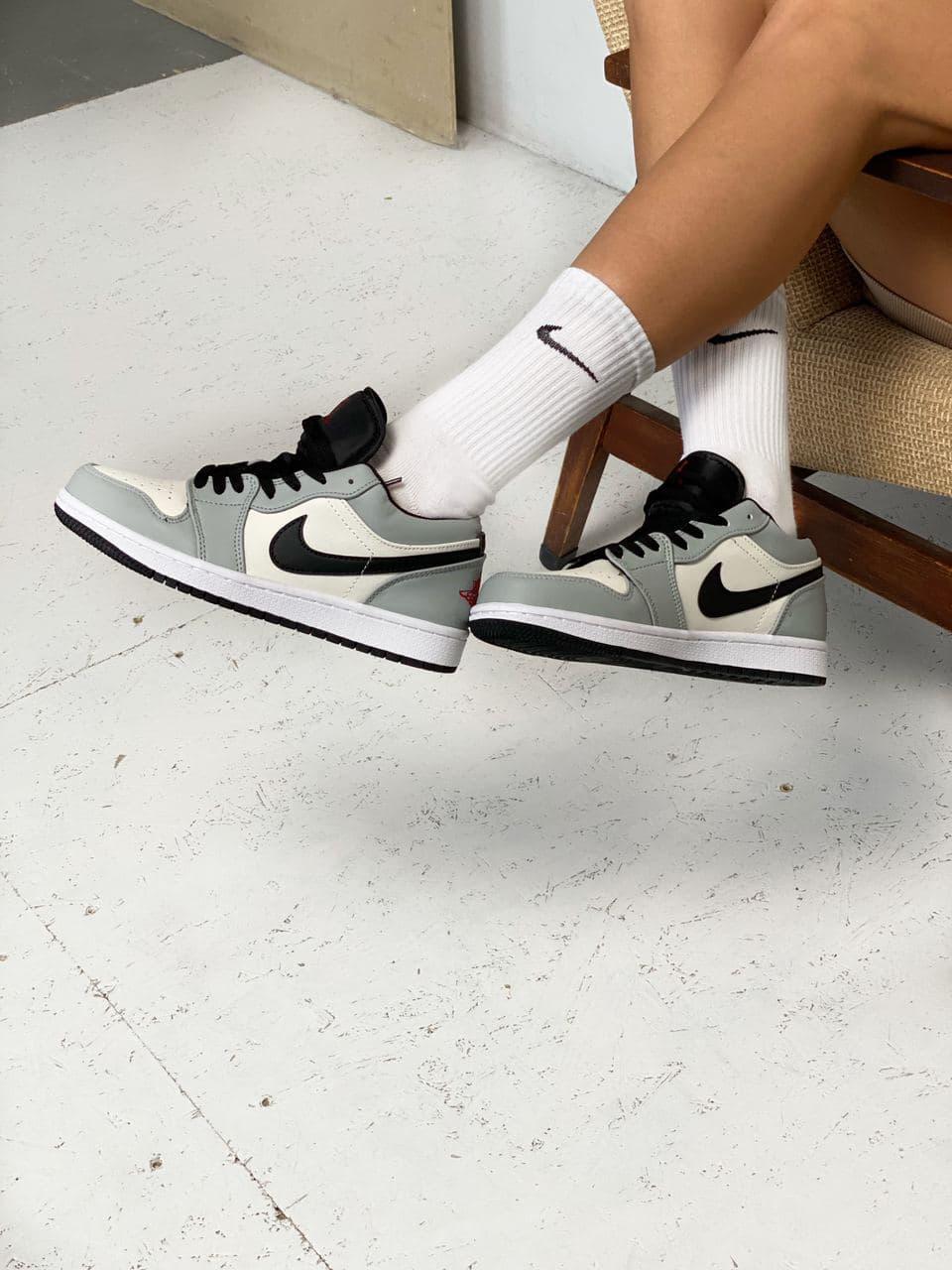 Nike Air Jordan Retro 1 Low Grey White Black 1
