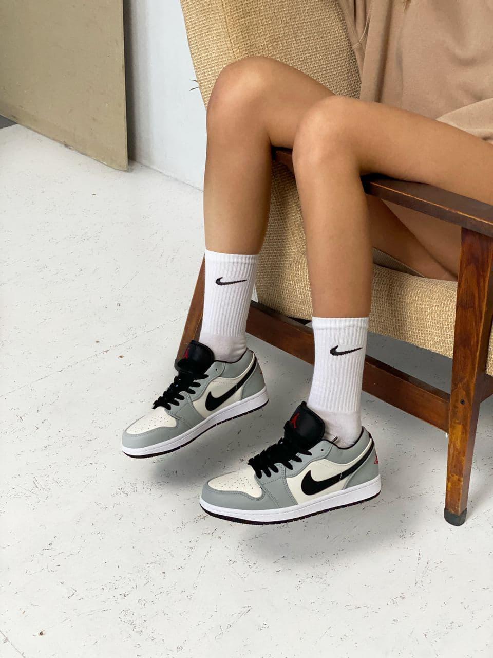 Nike Air Jordan Retro 1 Low Grey White Black 1