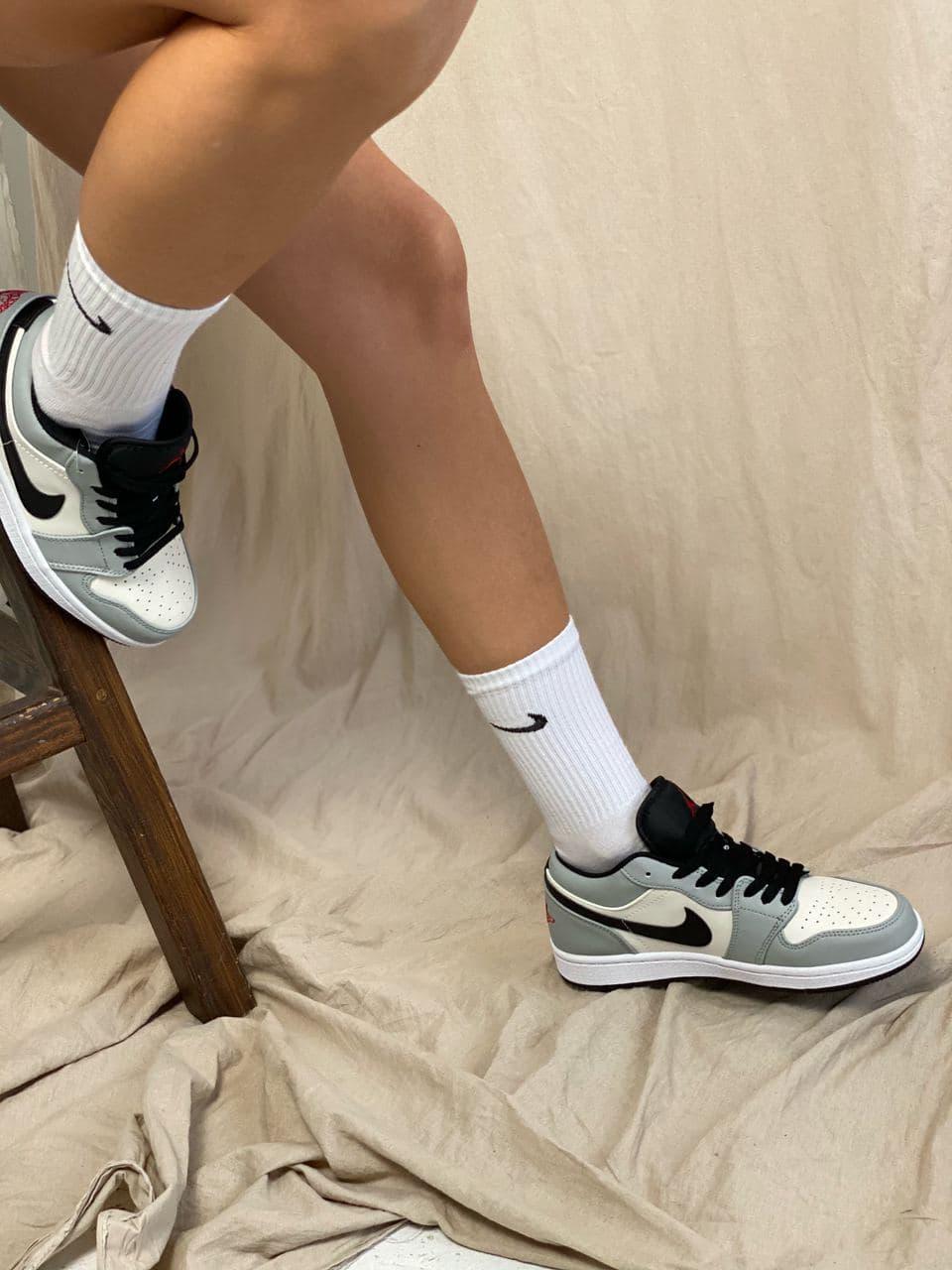Nike Air Jordan Retro 1 Low Grey White Black 1