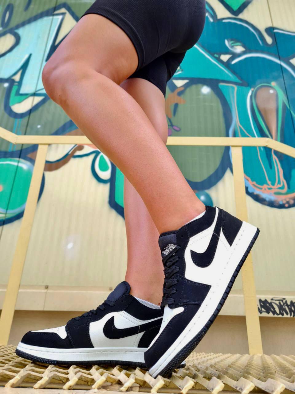 Nike Air Jordan Retro 1 Low Black White (Замш)