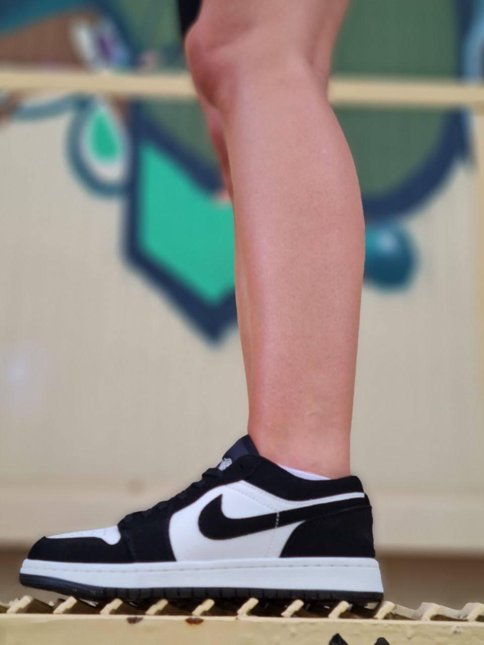 Nike Air Jordan Retro 1 Low Black White (Замш)