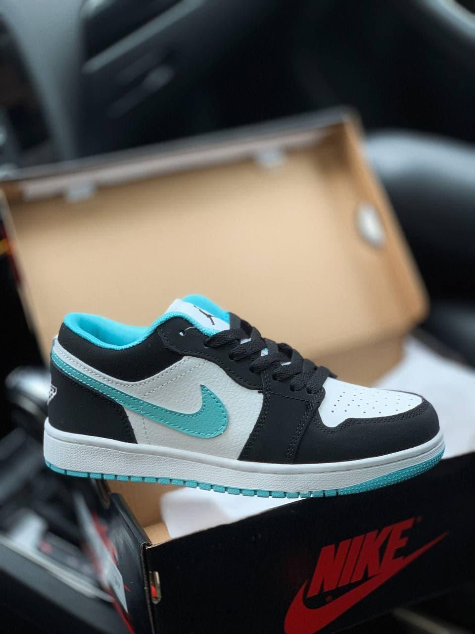 Nike Air Jordan Retro 1 Low Mint Black White 2