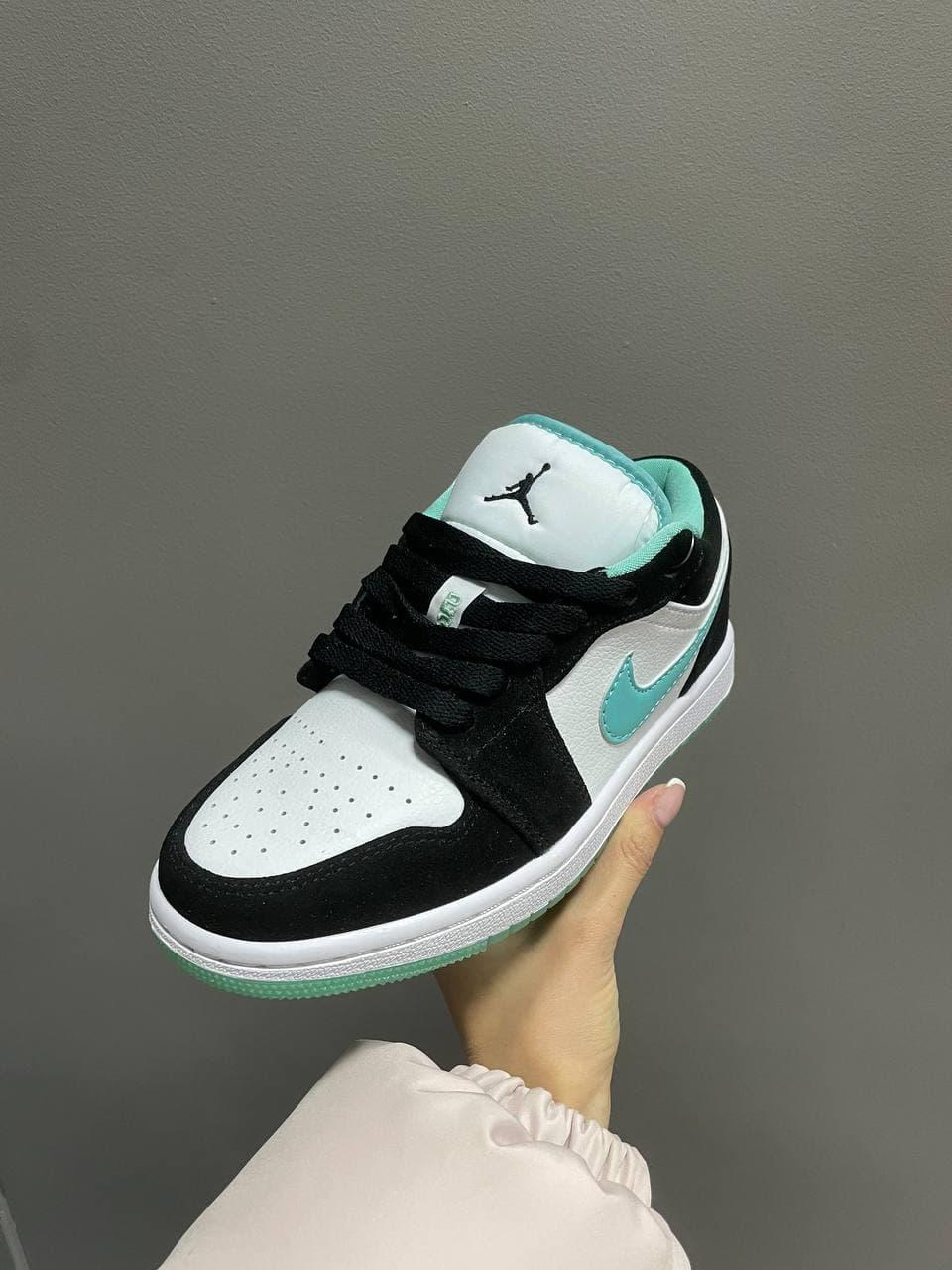Nike Air Jordan Retro 1 Low Mint Black White 2