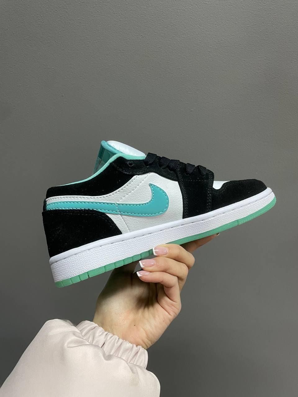 Nike Air Jordan Retro 1 Low Mint Black White 2