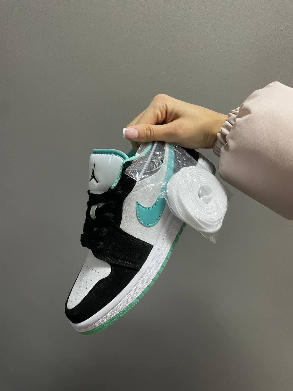 Nike Air Jordan Retro 1 Low Mint Black White 2