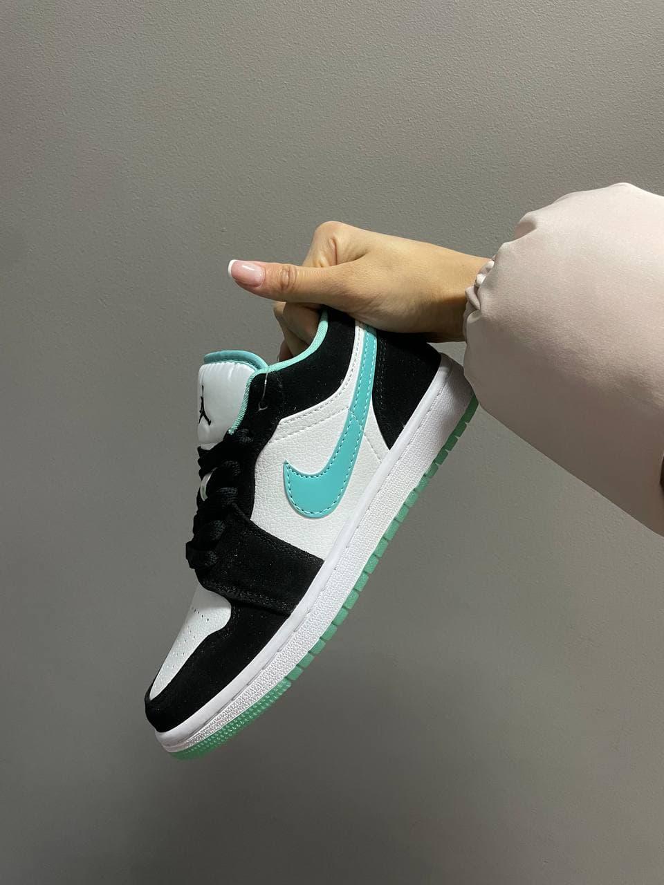 Nike Air Jordan Retro 1 Low Mint Black White 2