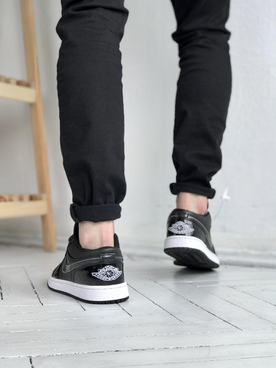 Nike Air Jordan Retro 1 Low Black White 2