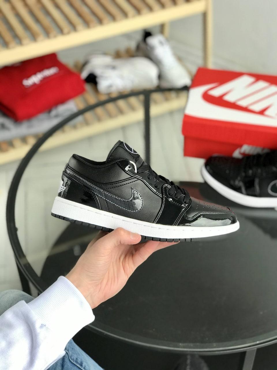 Nike Air Jordan Retro 1 Low Black White 2