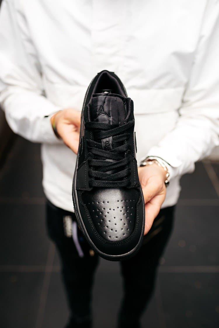 Nike Air Jordan Retro 1 Low Triple Black