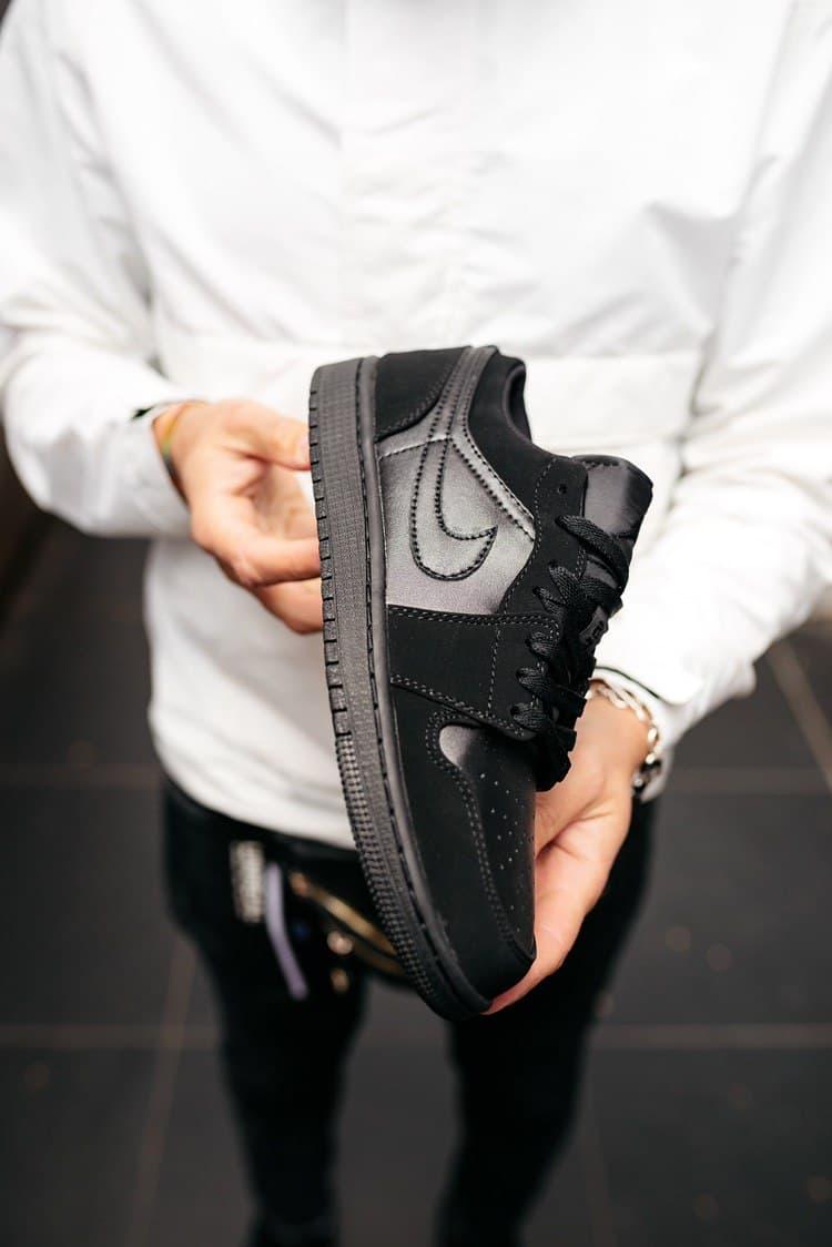 Nike Air Jordan Retro 1 Low Triple Black