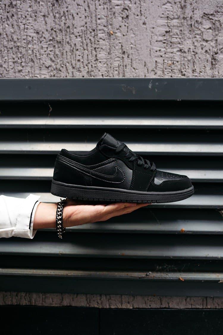 Nike Air Jordan Retro 1 Low Triple Black