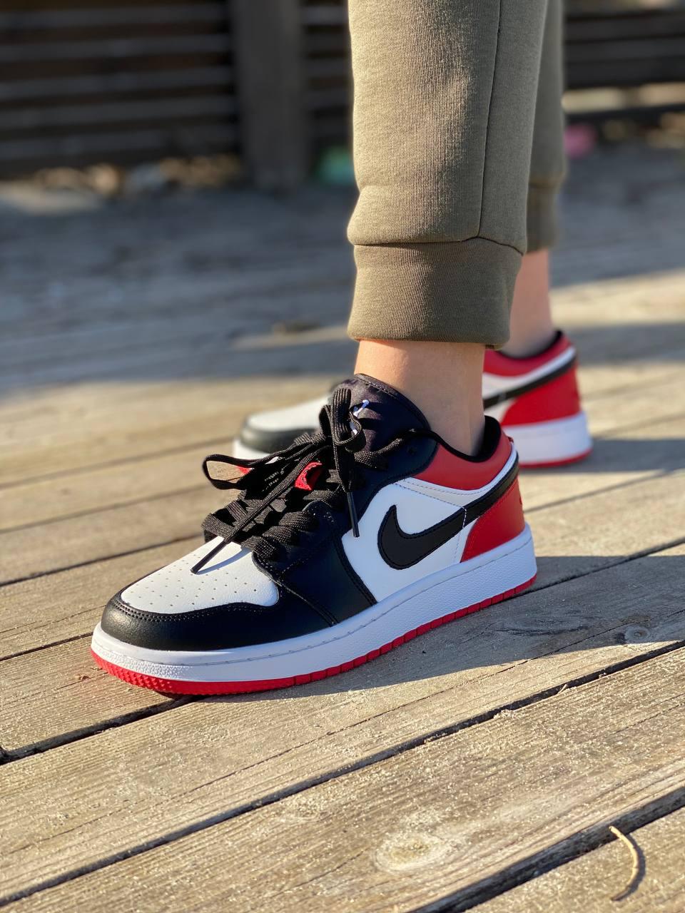 Nike Air Jordan Retro 1 Low White Red Black 3