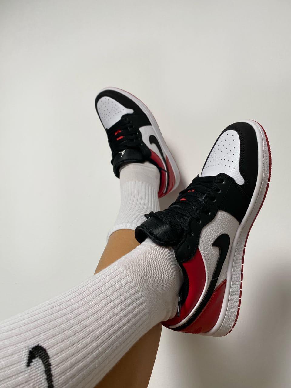 Nike Air Jordan Retro 1 Low White Red Black 2
