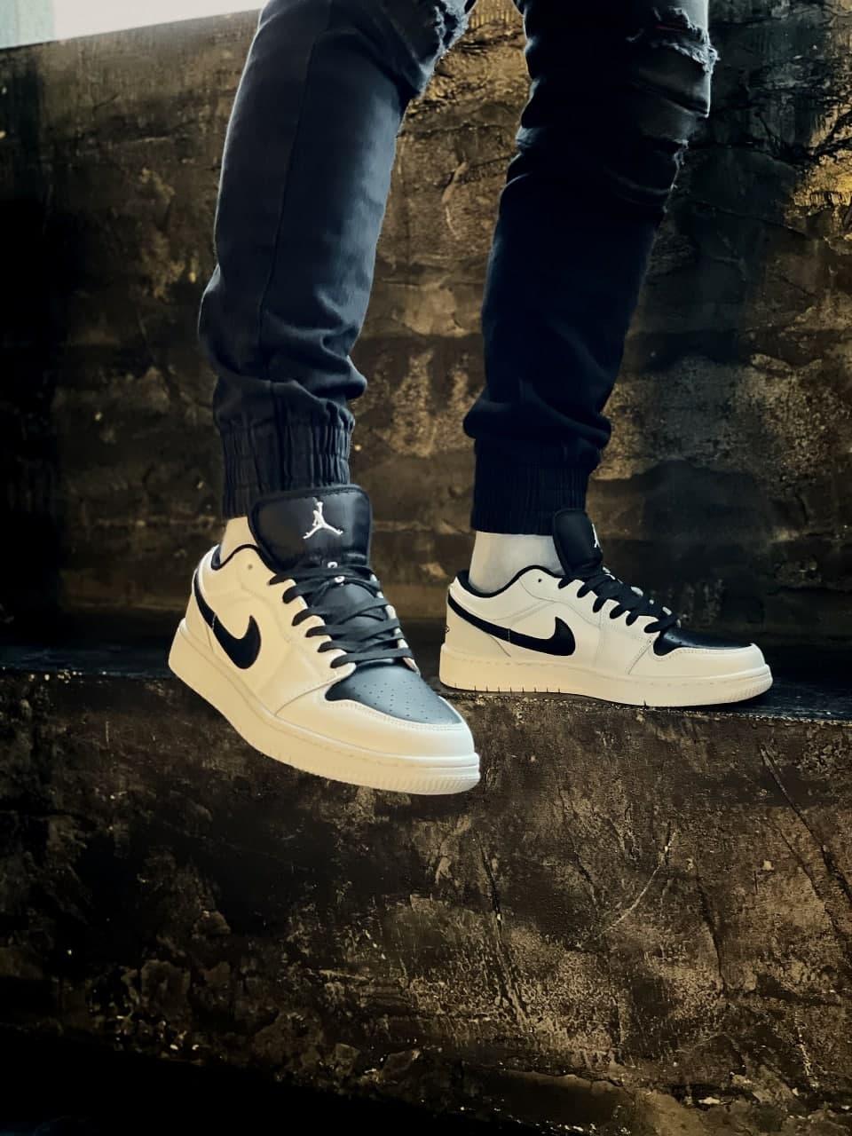 Nike Air Jordan Retro 1 Low White Black 2
