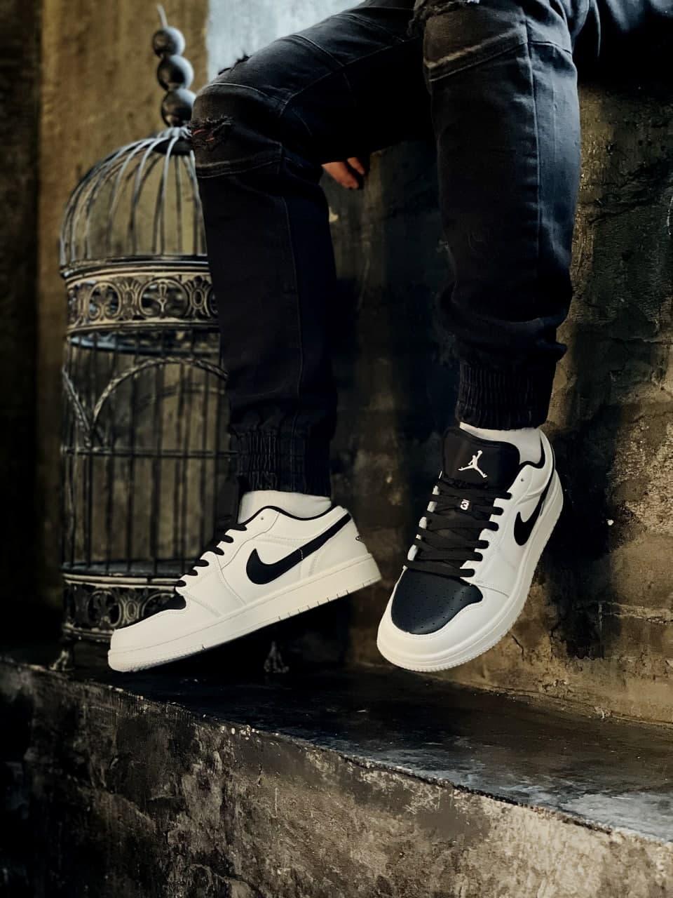 Nike Air Jordan Retro 1 Low White Black 2