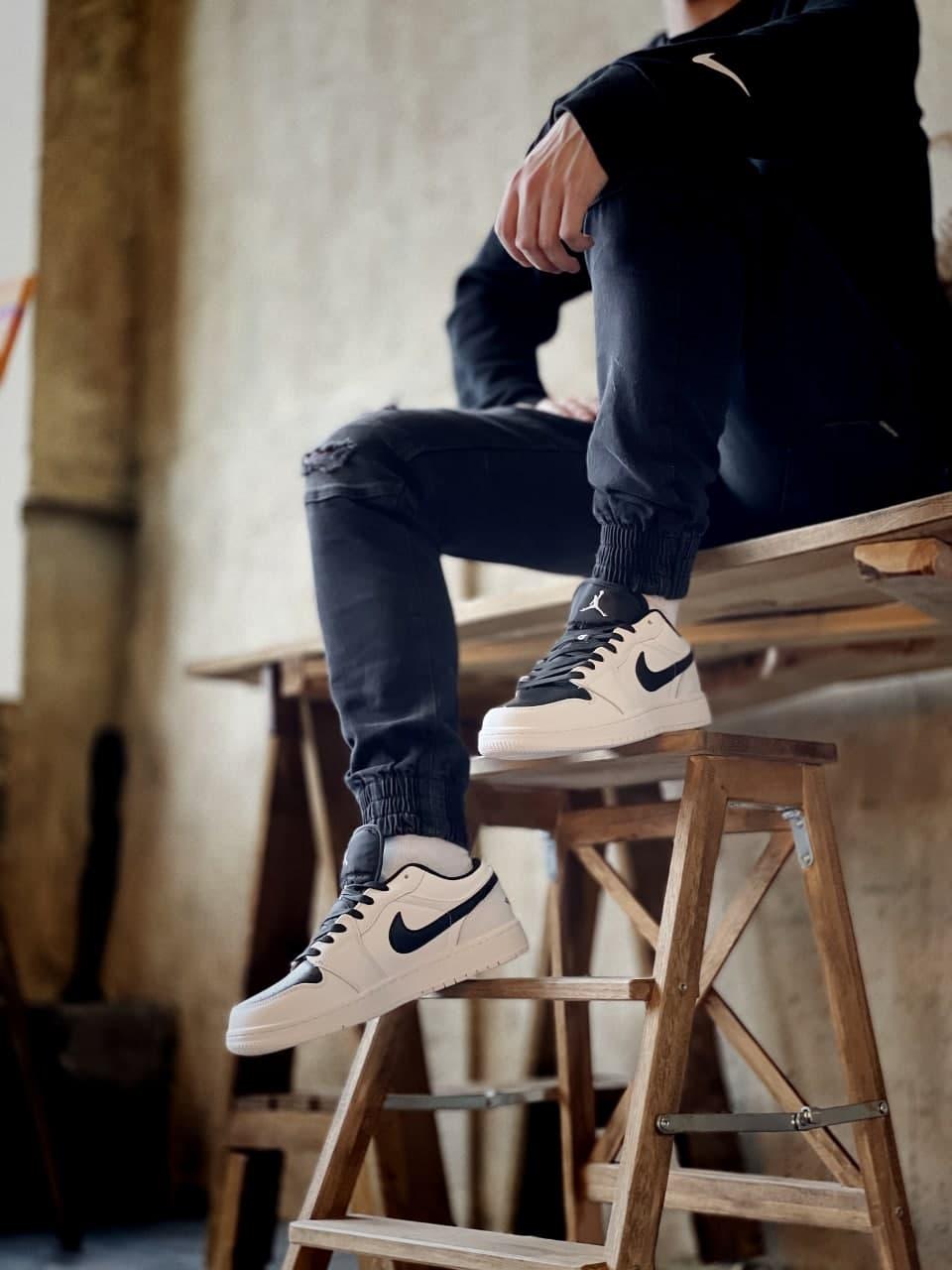 Nike Air Jordan Retro 1 Low White Black 2