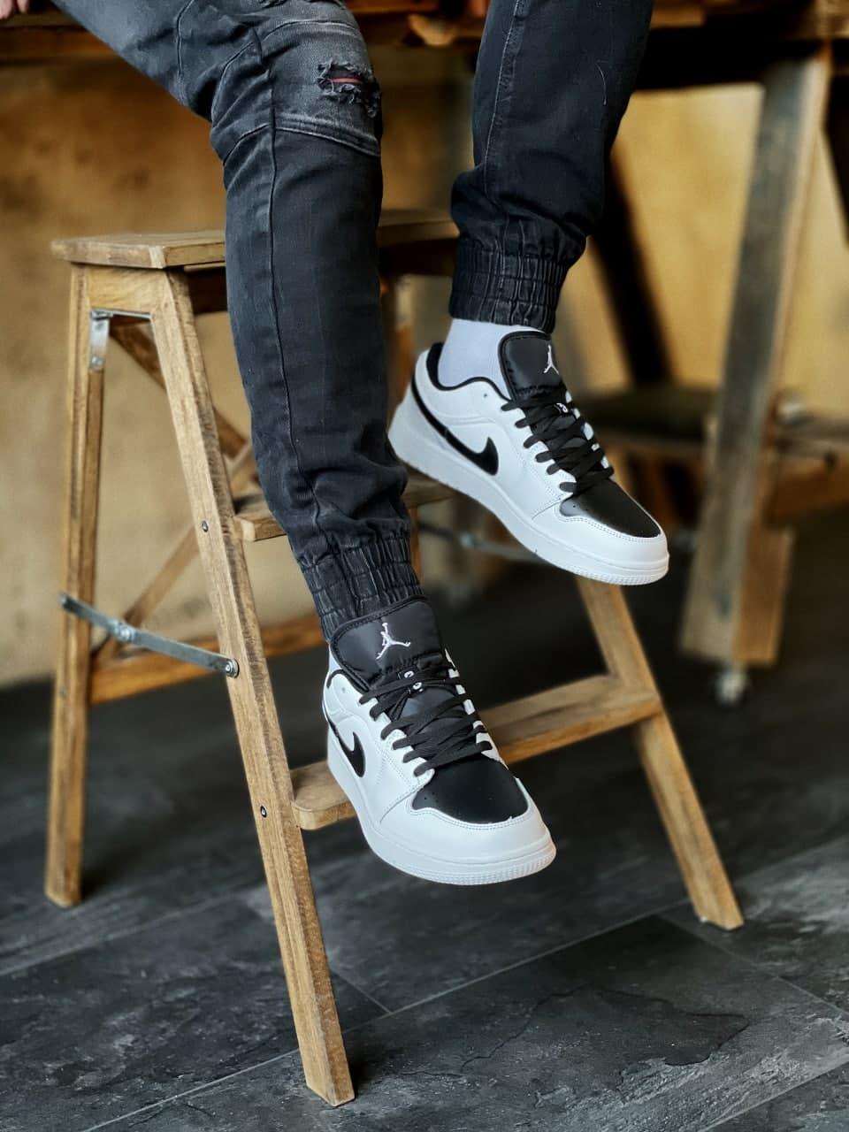 Nike Air Jordan Retro 1 Low White Black 2