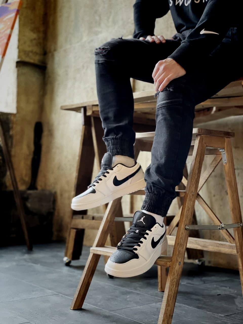 Nike Air Jordan Retro 1 Low White Black 2