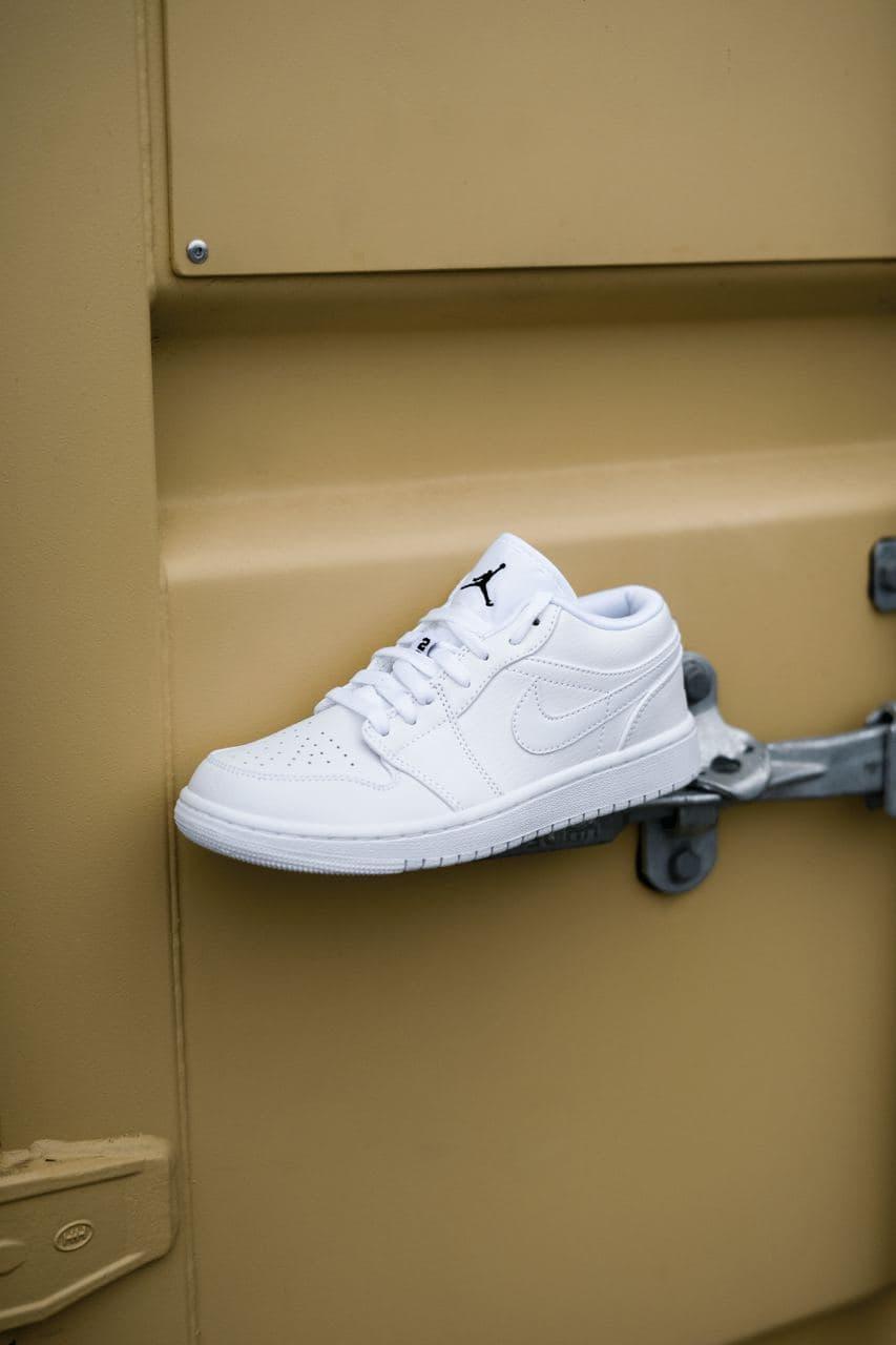 Nike Air Jordan Retro 1 Low White