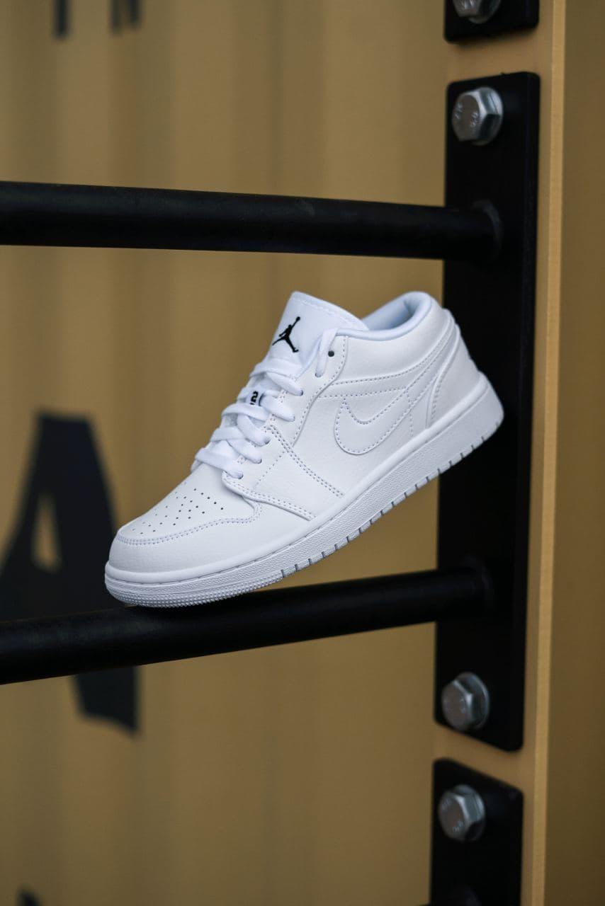 Nike Air Jordan Retro 1 Low White