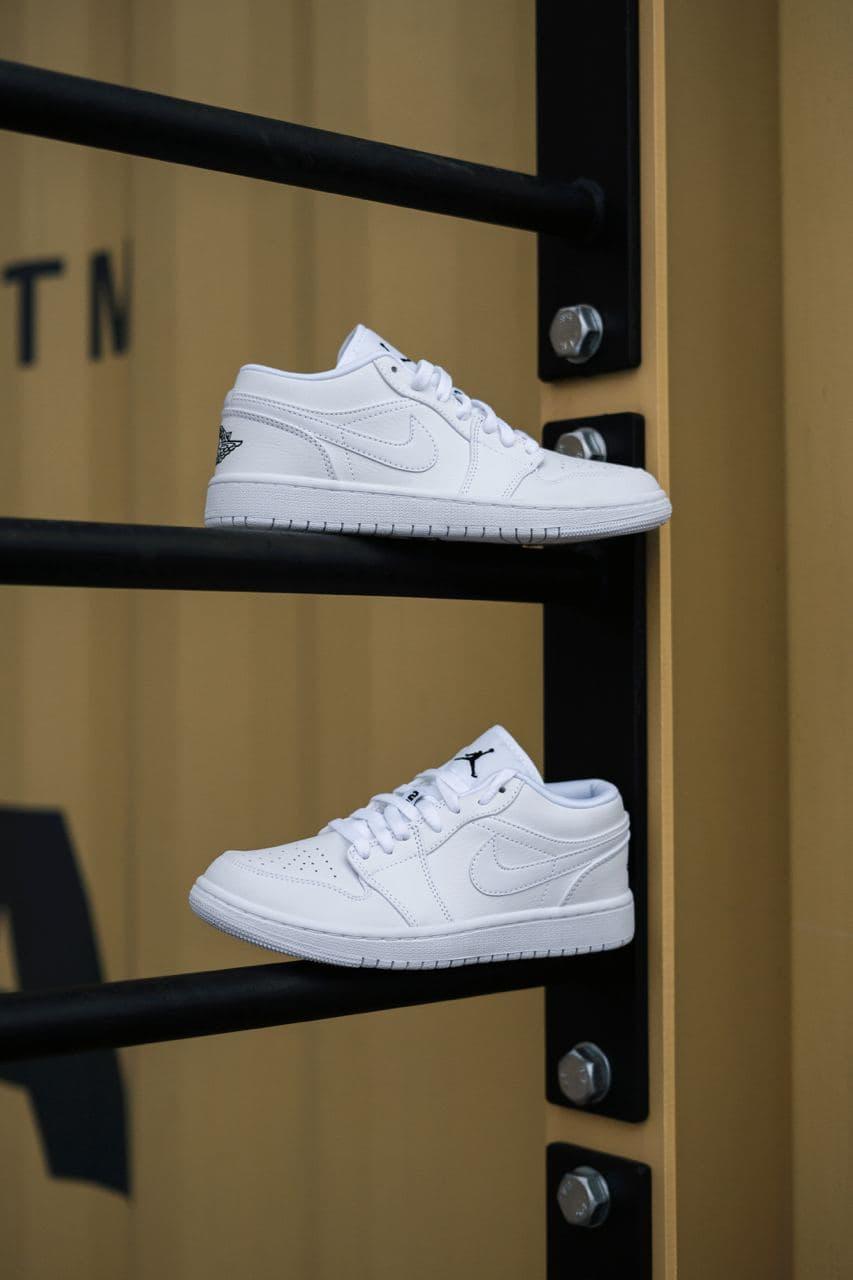 Nike Air Jordan Retro 1 Low White