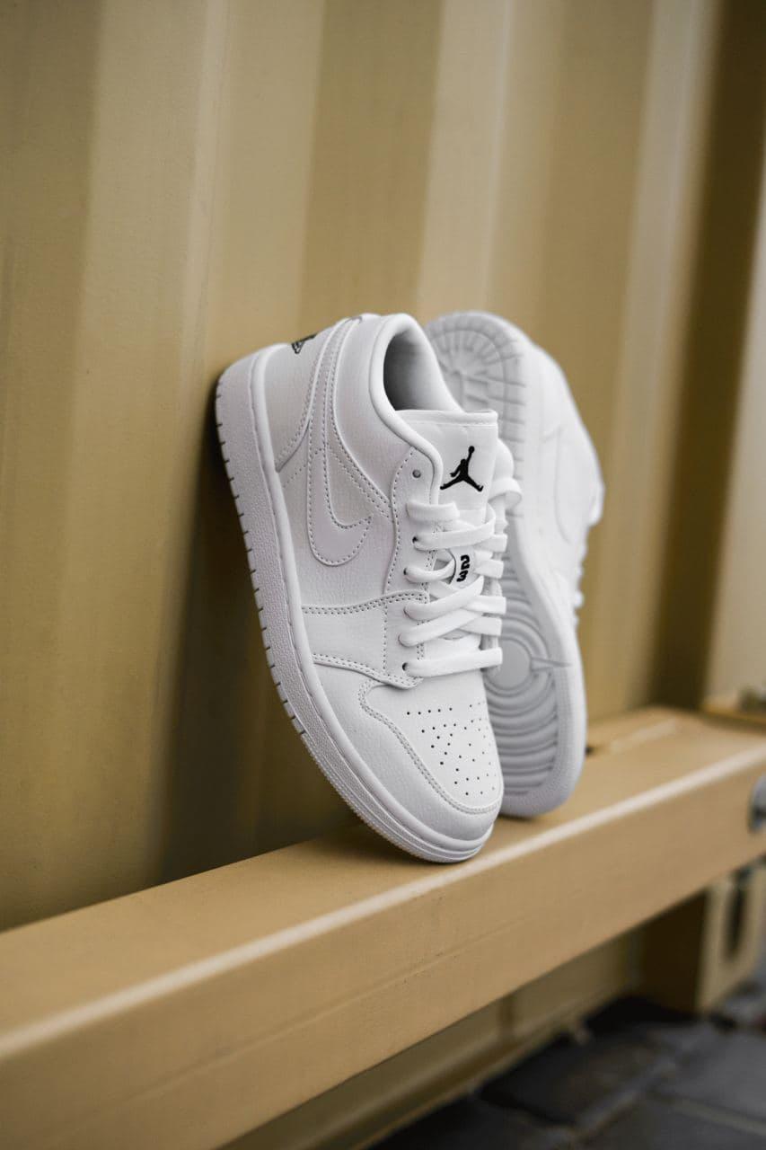 Nike Air Jordan Retro 1 Low White
