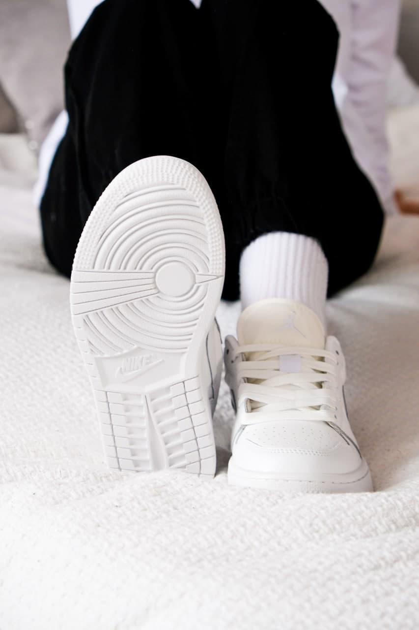 Nike Air Jordan Retro 1 Low Full White