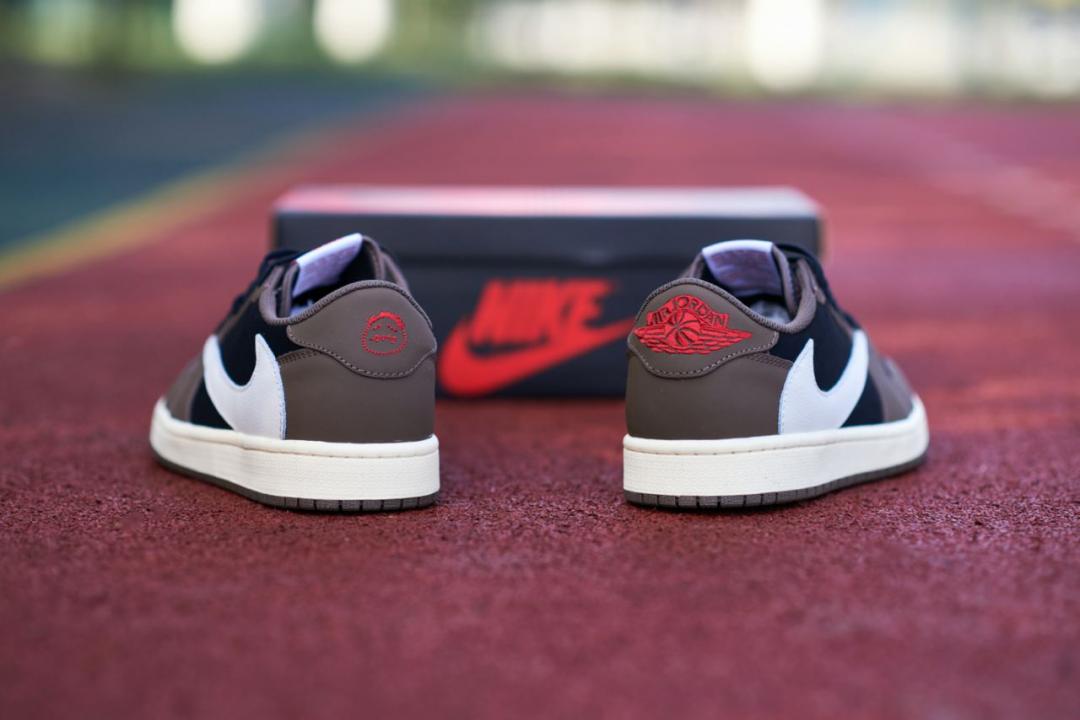 Nike Air Jordan Retro 1 Low x Travis Scott