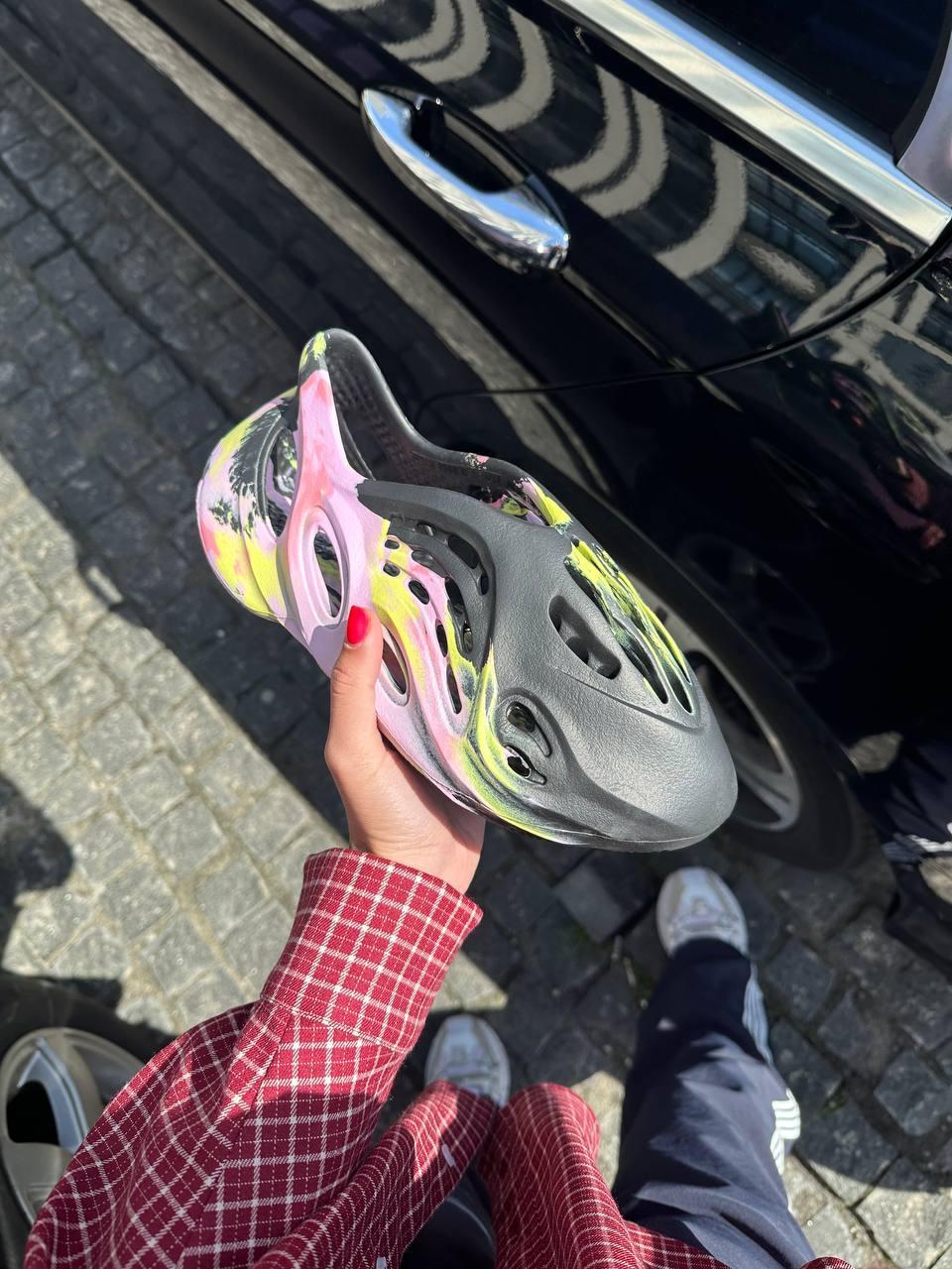 Adidas Foam Runner MX Carbon