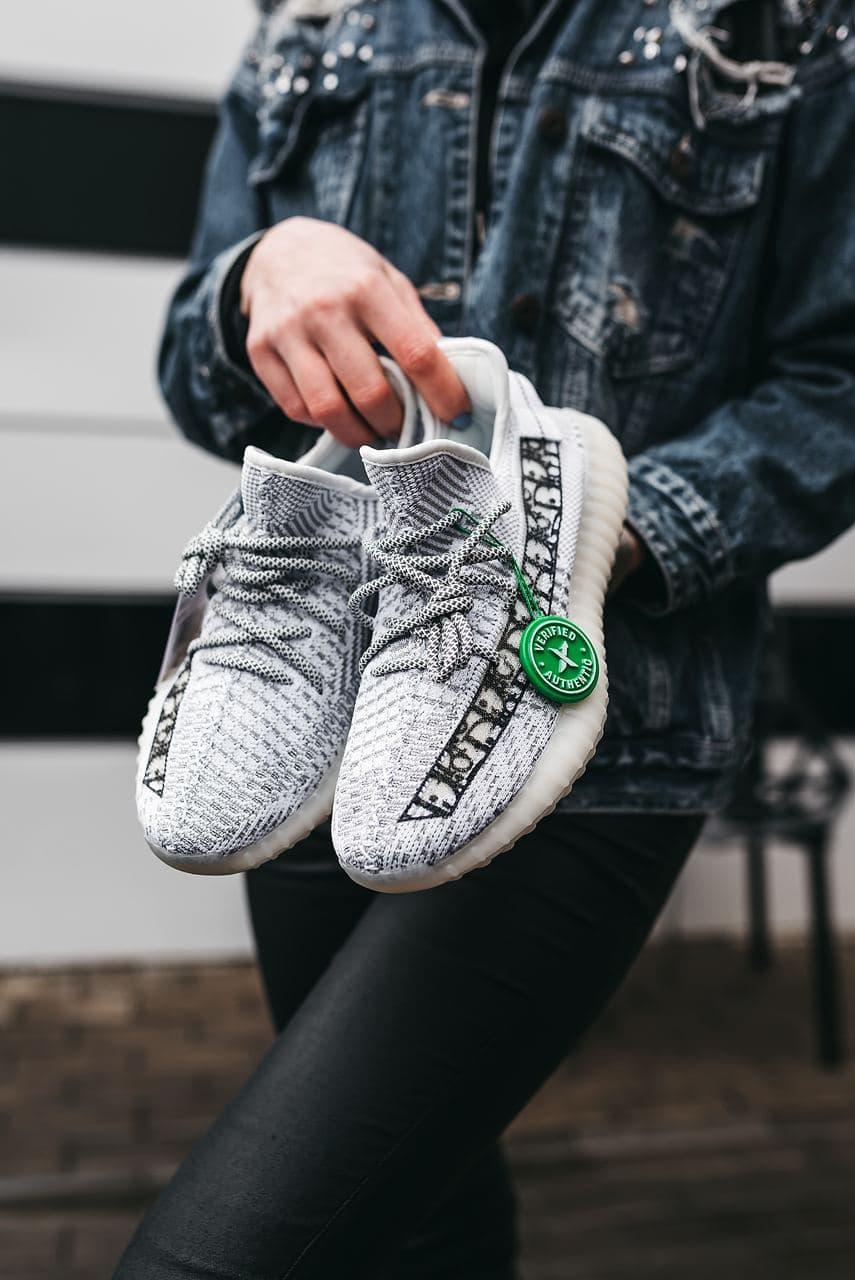 Adidas Yeezy Boost 350 Grey Dior (Рефлективные шнурки)