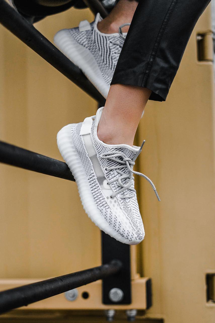 Adidas Yeezy Boost 350 V2 Static (Рефлективні шнурки)