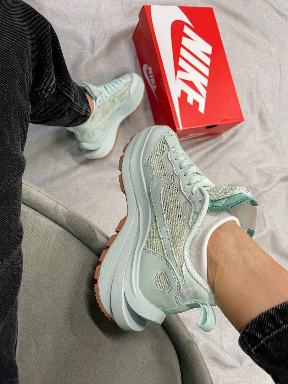 Nike VaporWaffle Sport Fuschia x Sacai Mint