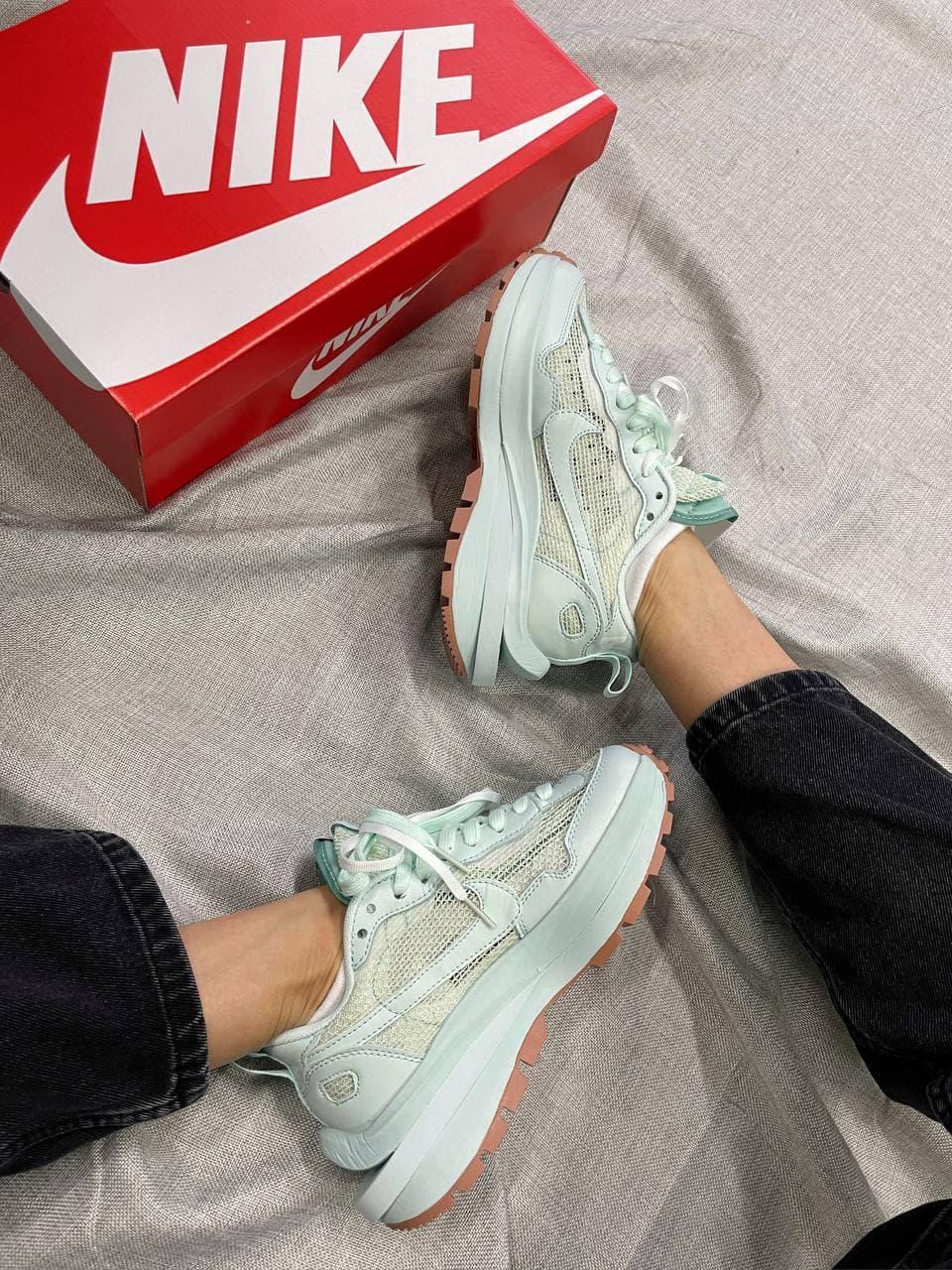 Nike VaporWaffle Sport Fuschia x Sacai Mint
