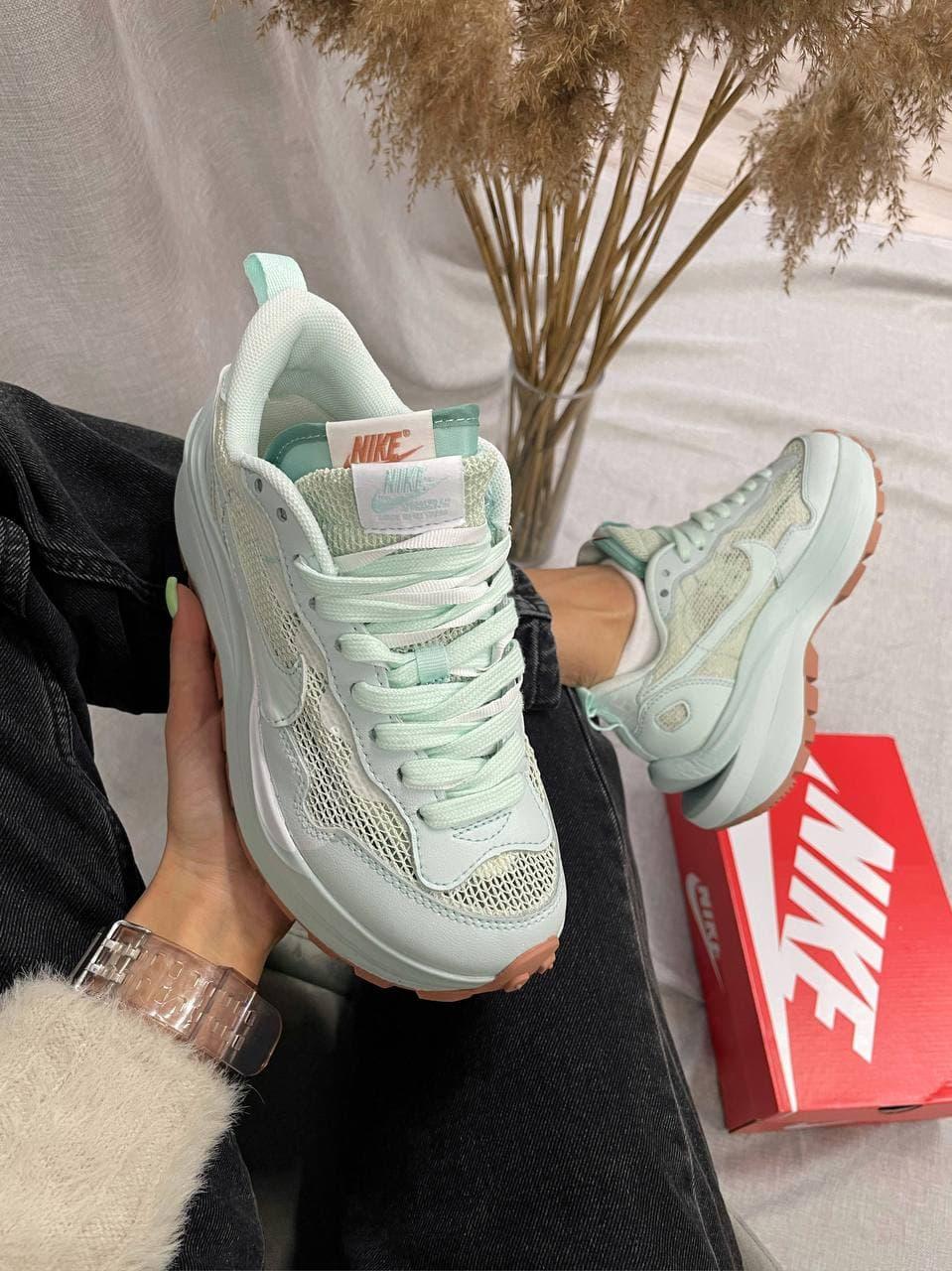 Nike VaporWaffle Sport Fuschia x Sacai Mint
