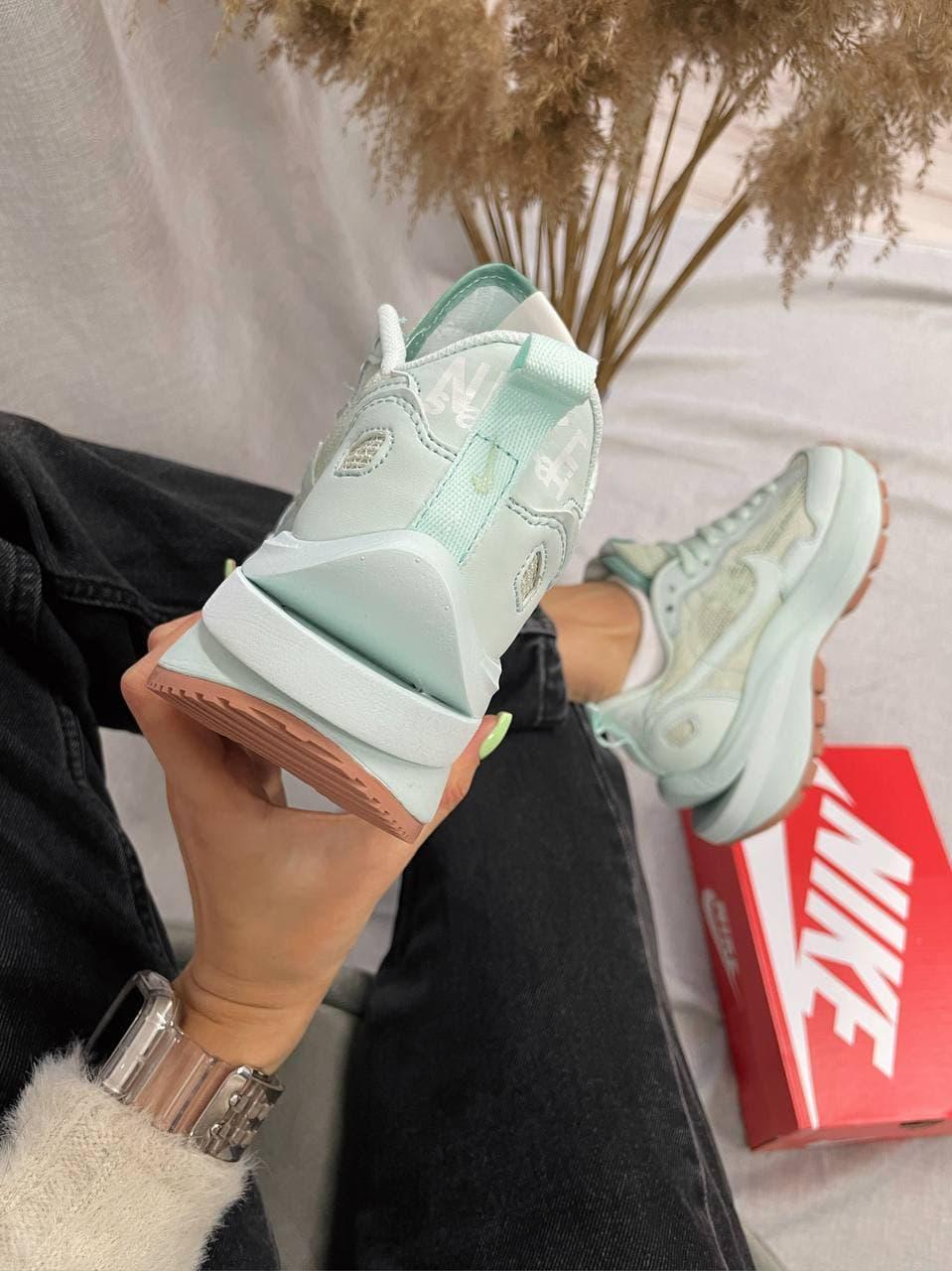 Nike VaporWaffle Sport Fuschia x Sacai Mint