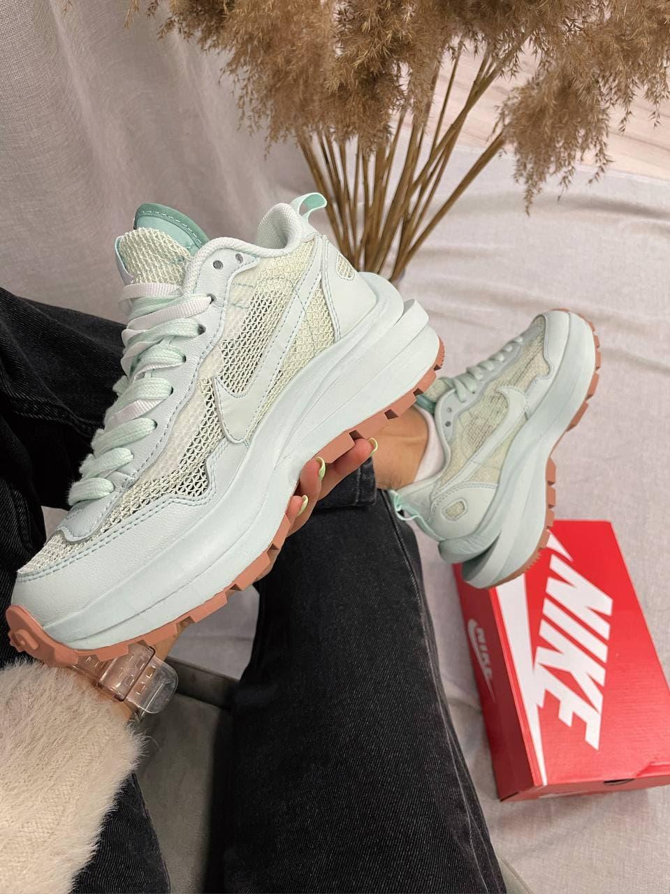 Nike VaporWaffle Sport Fuschia x Sacai Mint