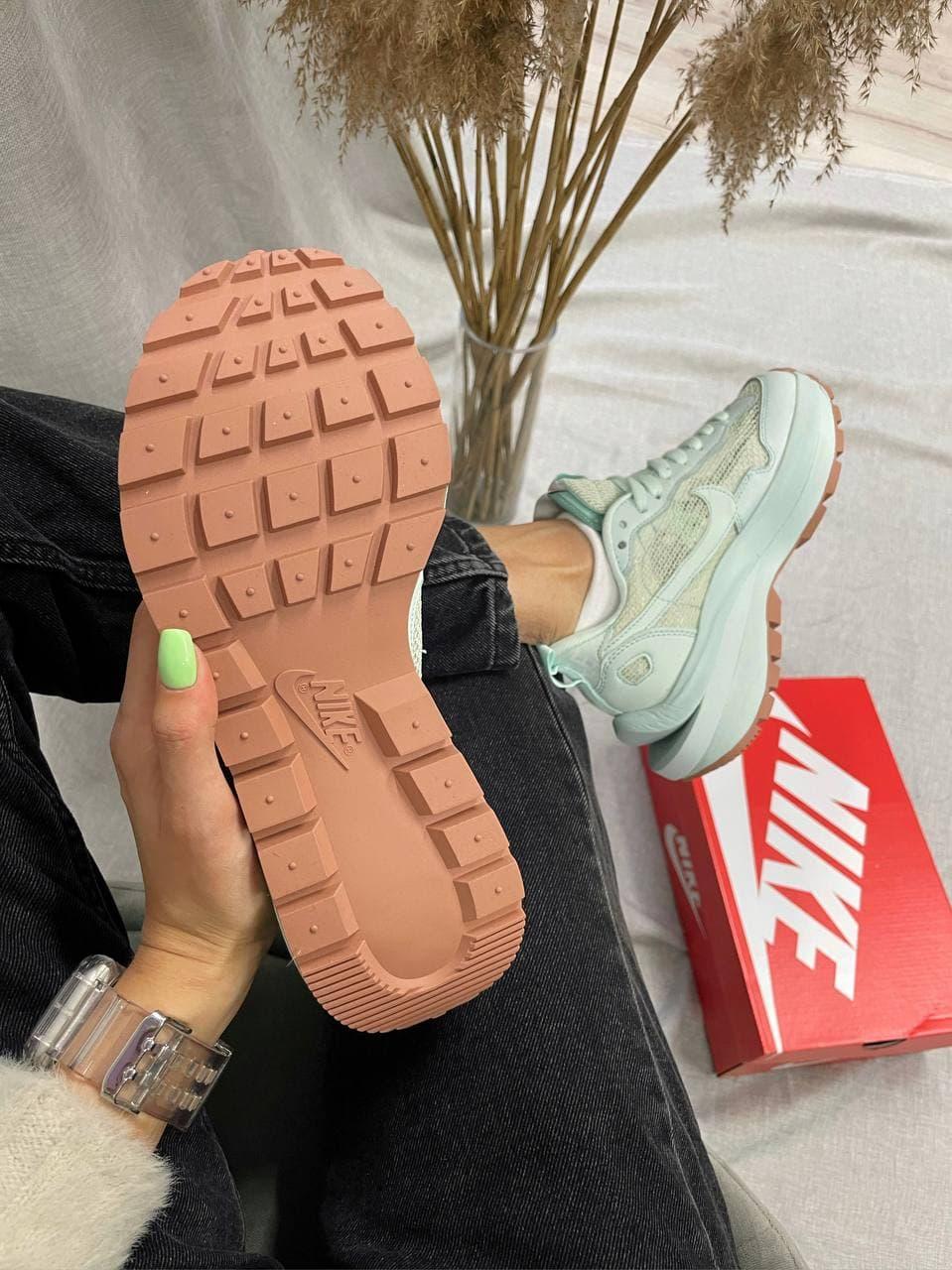 Nike VaporWaffle Sport Fuschia x Sacai Mint
