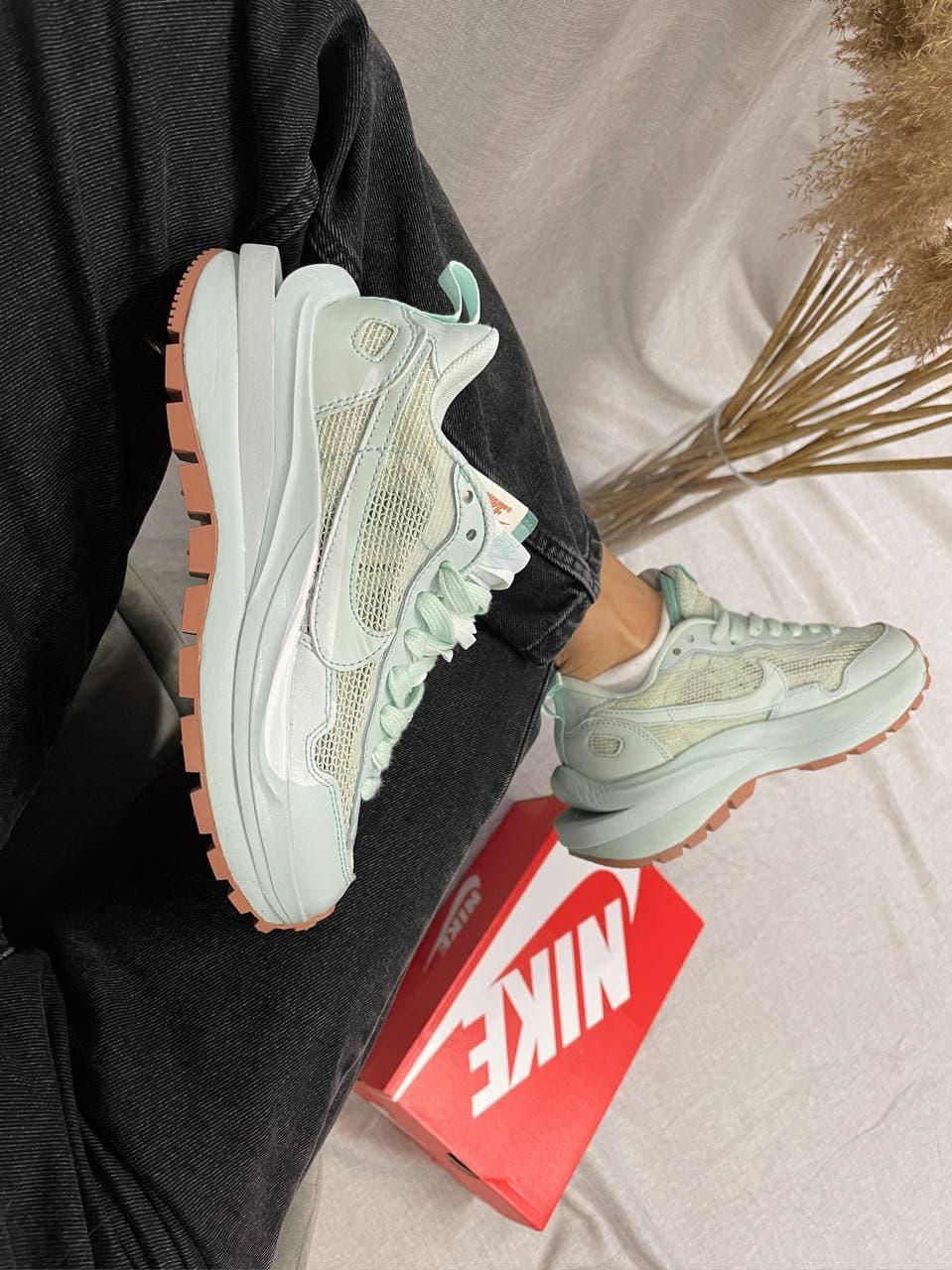 Nike VaporWaffle Sport Fuschia x Sacai Mint