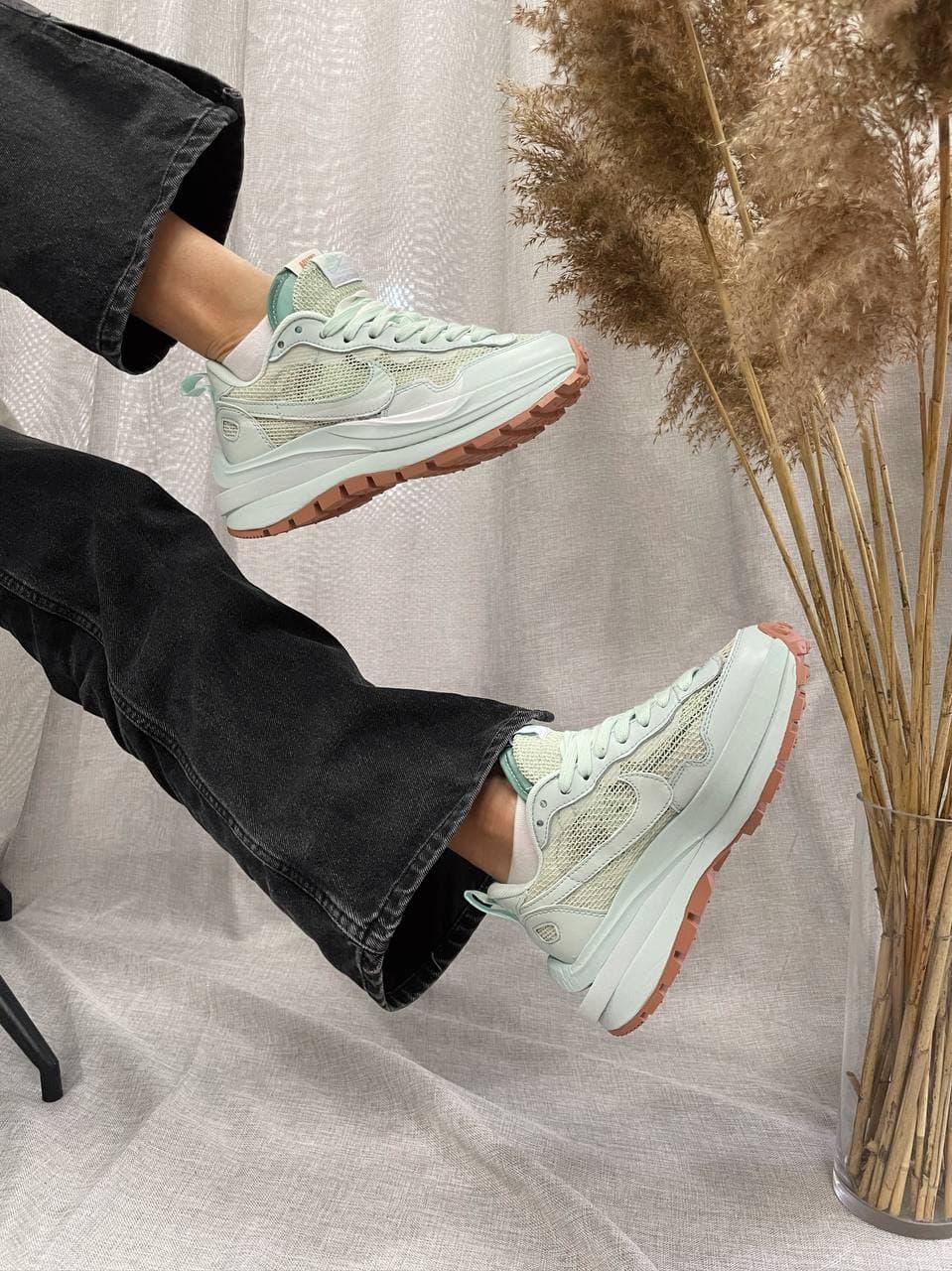 Nike VaporWaffle Sport Fuschia x Sacai Mint