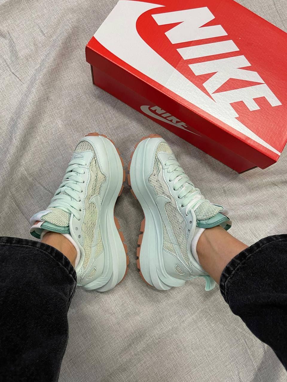 Nike VaporWaffle Sport Fuschia x Sacai Mint